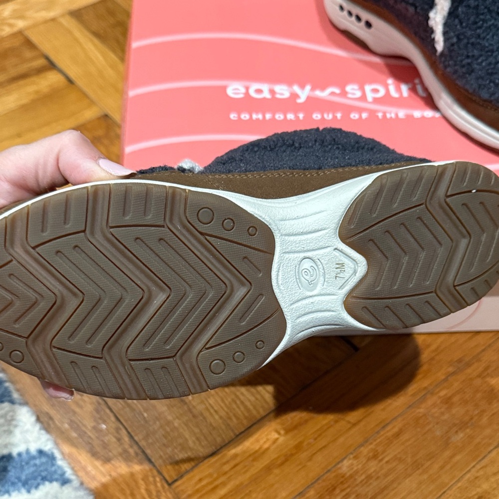 Easy Spirit Navy and Brown Ankle Boots - Picture 5 of 6